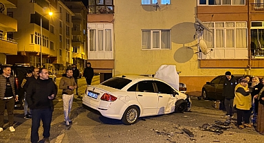 3 Otomobilin Karıştığı Kazada Araçlar Hurdaya Döndü