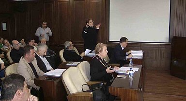 Adalar Belediye Meclisi'nde 'İmzası Pahalıymış' Tartışması