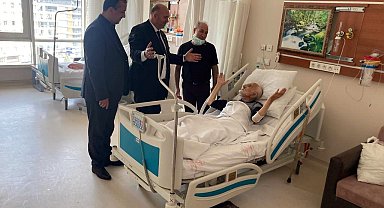 AK Parti İstanbul Milletvekili adayı Çiçek'in bayram ziyareti esnasında 94 yaşındaki Ali amcadan Cumhurbaşkanı Erdoğan'a duygulandıran dua