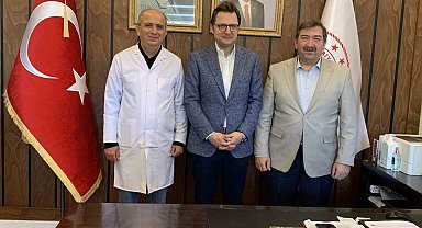 AK Parti Milletvekili Adayı, Kalp ve Damar Cerrahı Prof. Dr. Halit Yerebakan: "Seçim bölgemde her gün farklı hastanelere gidiyorum"