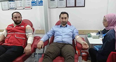 AK Partili gençlerden Kızılay'a 'kan' desteği