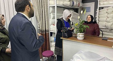 AK Partili milletvekili adayına gençlerden "İlk oyum Erdoğan'a" sözü