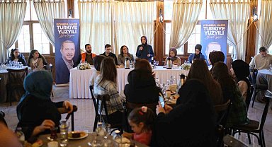 AK Partili milletvekili adayları, 39 ilçede genç seçmenlerle buluştu