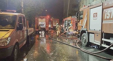 Akit Medya Grubu'nun bulunduğu binada çıkan yangın devam ediyor