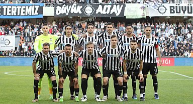 Altay, skoru tutmakta zorlanıyor