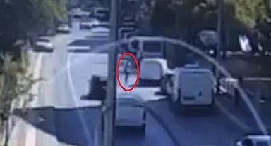 Anahtarı kontakta bırakarak pide almaya gitti, 400 bin liralık aracından oldu