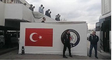 3 İlde Düzenlenen Operasyonda 100 Kaçak Göçmen Yakalandı