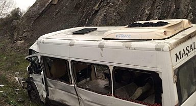 Ankara'da işçi servisi otomobille çarpıştı: 3 ölü, 20 yaralı