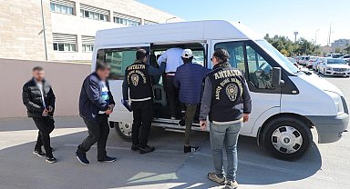 Antalya'da 45 ekip 112 personelle firari şahıslara eş zamanlı operasyon