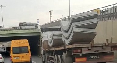 Arnavutköy'de tonlarca ağırlıktaki tehlikeli taşımacılık kameraya yansıdı