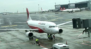 Arnavutluk'un iade ettiği kripto para borsası Thodex'in kurucusu Faruk Fatih Özer'i taşıyan uçak İstanbul Havalimanı'na indi.