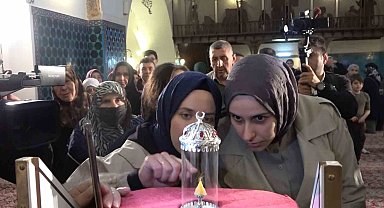 Asırlık camide Sakal-ı Şerif izdihamı