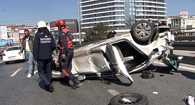Avcılar'da bariyerlere çarpan araç takla attı: 1 yaralı