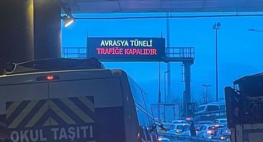 Avrasya Tüneli'nde kaza: Otomobil yan yattı