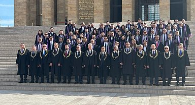 AYM Başkanı Arslan, Anıtkabir'i ziyaret etti