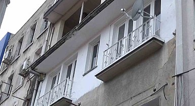 Ayrılık aşamasındaki eşini öldürüp eğlenmeye gitti