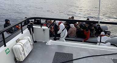 Ayvacık açıklarında lastik botları sürüklenen 44 kaçak göçmen kurtarıldı