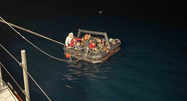 Ayvalık açıklarında 64 düzensiz göçmen kurtarıldı