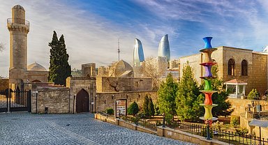 Azerbaycan'a girişlerde aşı kartı zorunluluğu kaldırıldı