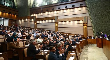 Bağcılar Belediye Başkanı Özdemir: "İETT'nin otonom aracını devrim otomobillerinin kaderine terk ettiniz"