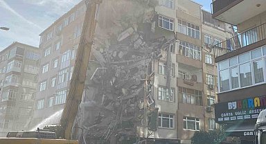 Bahçelievler'de kolonları çatlayan binanın yıkımına başlandı