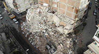 Bahçelievler'de tahliye edilen binanın yıkımı tamamlandı