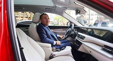 Bakan Bozdağ, Togg ile ilk sürüşünü gerçekleştirdi