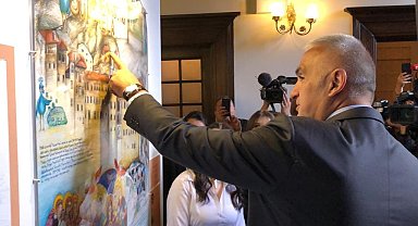 Bakan Ersoy, 23 Nisan sergilerini ziyaret etti