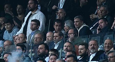 Bakan Kasapoğlu derbiyi takip etti