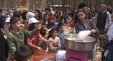 Bakan Kurum 'Çevre ve Çocuk Şenliği'nde çocuklarla buluştu
