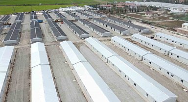 Bakan Kurum: "Her bir vatandaşımızın yüzü gülene kadar Adıyaman'dan elimizi çekmeyeceğiz"