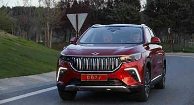 Bakan Nebati Togg ile trafikteki ilk sürüşünü gerçekleştirdi