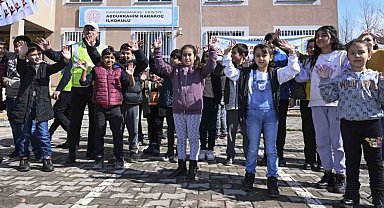 Bakan Özer: "Deprem bölgesinden diğer illere nakil olan 34 bin 985 öğrenci, memleketlerine geri döndü"