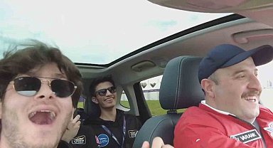 Bakan Varank ile Togg'a binen gençler heyecan dolu anlar yaşadı