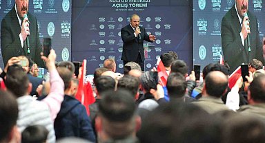 Bakan Varank: "Bizim bir ilçe belediyemizin ortaya koyduğu gayreti, CHP'li büyükşehir belediyeleri bile ortaya koyamıyor"