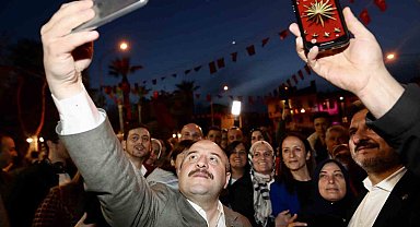 Bakan Varank Togg için çekiliş yaptı, kazanan gençler yerli otomobil ile Mudanya turu attı