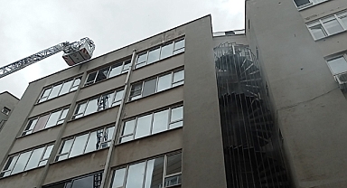 Balıkesir'de 6 Katlı İş Merkezinde Korkutan Yangın