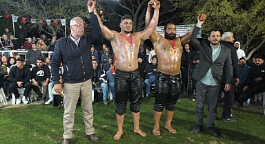 Balıkesir'de Gece Güreşlerini 5 Bin Kişi İzledi   