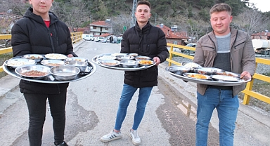   Balıkesir’de Toplu İftar Geleneği Devam Ediyor   