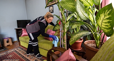 Balıkesir'de Yaşlı ve Kimsesizlere Ev Temizliği ile Kuaförlük Hizmeti