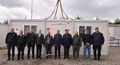 Balıkesir'den Deprem Bölgesine İlk Konteynerler Yola Çıktı