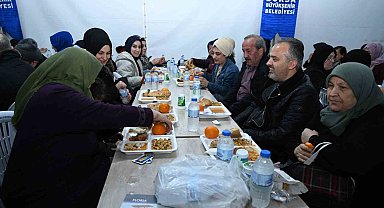 Başkan Aktaş, iftarını Emirsultan'daki vatandaşlarla açtı