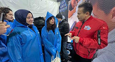 Başkan Yazıcı, su altında müsilaj toplama projesi geliştiren gençleri TEKMER'e davet etti