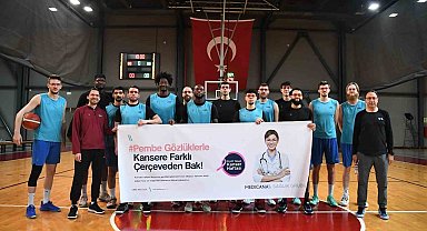 Basketbolculardan kansere pembe gözlük
