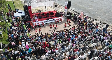 Bayraklı ve Buca'da 23 Nisan coşkusu