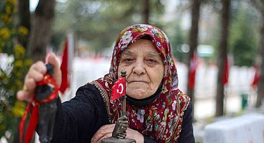 Bayram öncesinde şehit ailelerinin ilk durağı yine şehitlikler oldu