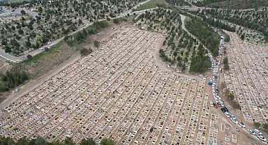 Bayram öncesinde, yakınlarını kaybedenlerin ilk durağı kabristanlar oldu