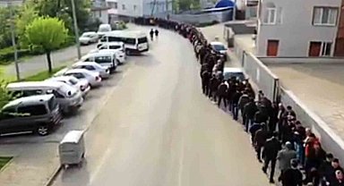 Bayramlaşmada 1 kilometrelik kuyruk oluştu