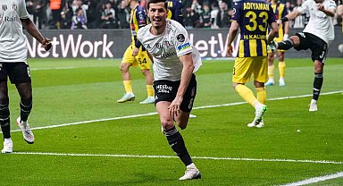 Beşiktaş'ta Salih Uçan göz dolduruyor