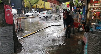 Beyoğlu'nda esnafın yağmurla imtihanı